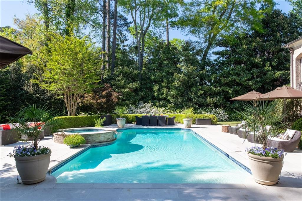 4010 Powers Ferry Road NW