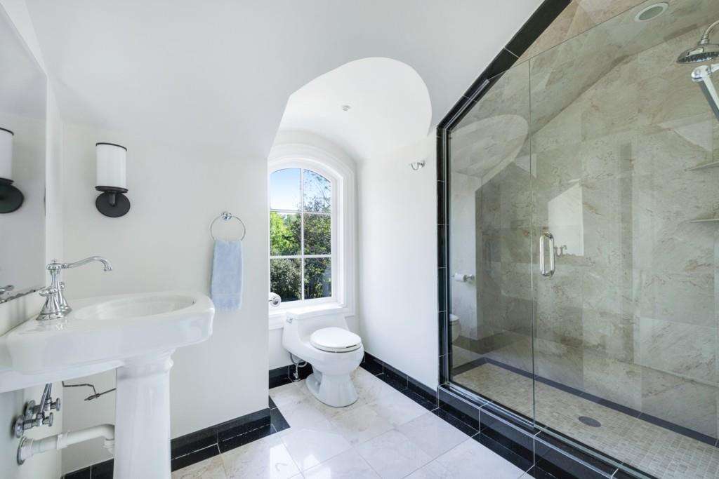 4010 Powers Ferry Road NW