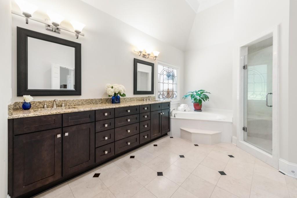 1347 Waterford Green Close