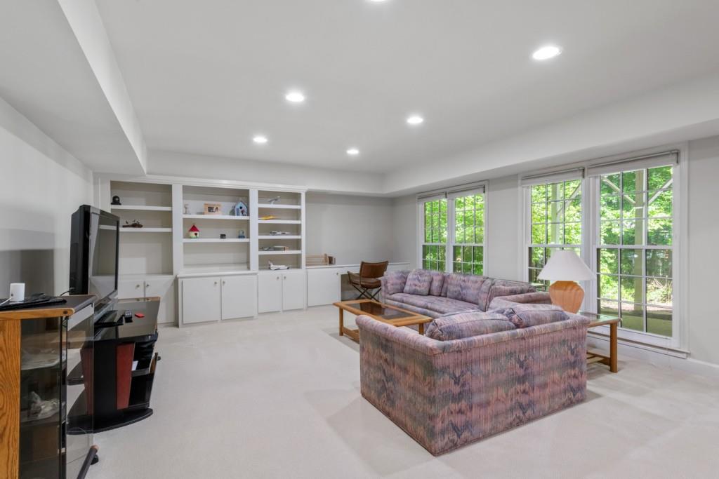 1347 Waterford Green Close