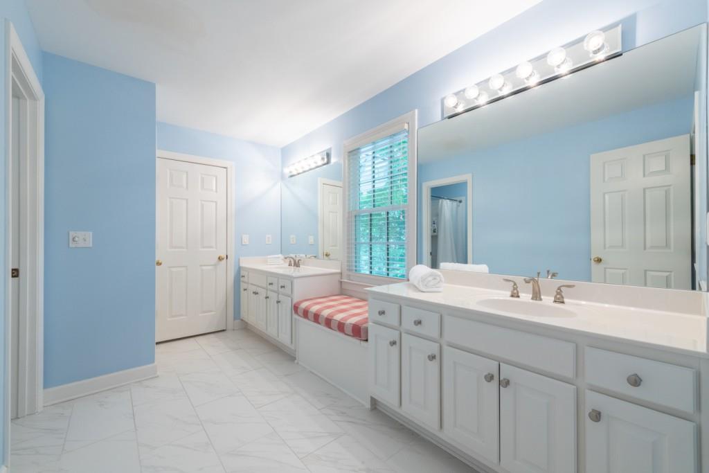 1347 Waterford Green Close