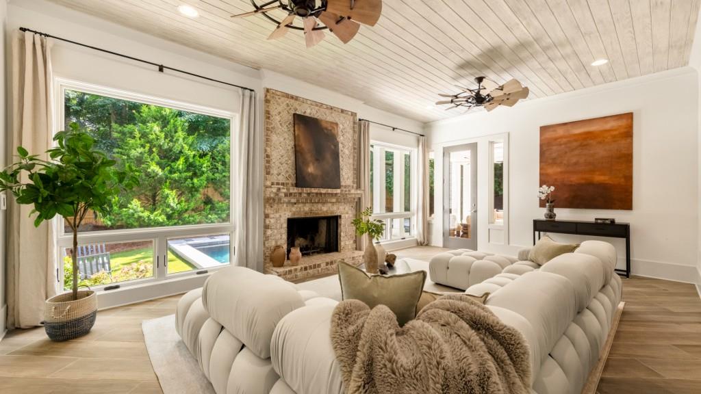 723 Glenairy Court