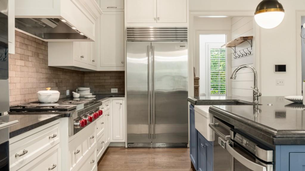 723 Glenairy Court