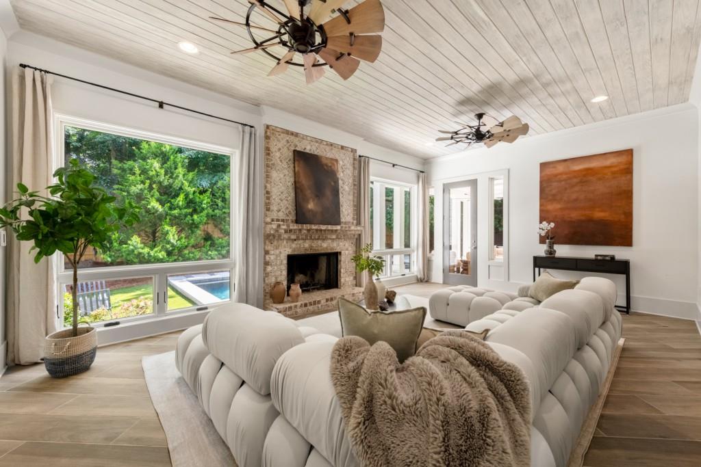 723 Glenairy Court