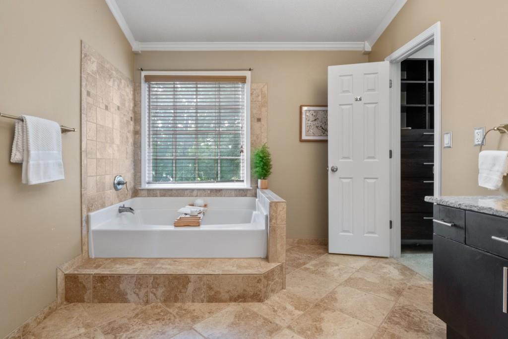 230 Leasingworth Way