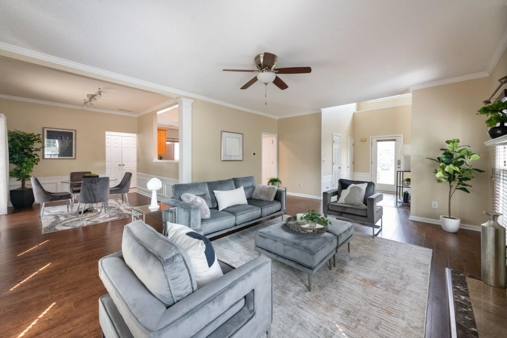 230 Leasingworth Way
