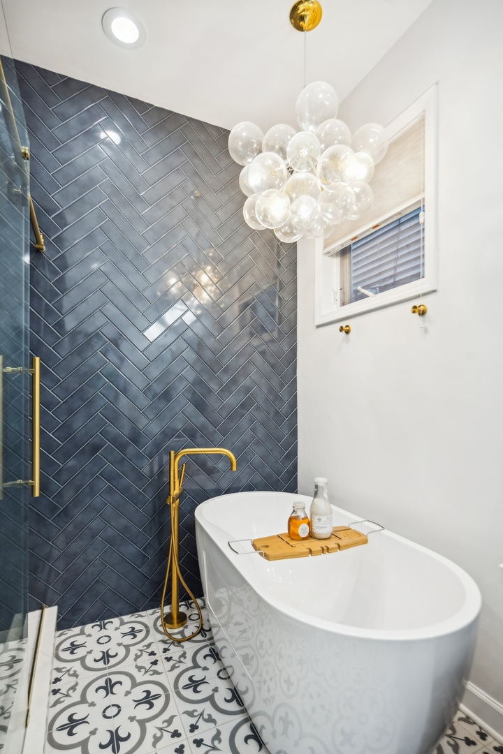 1645 N WINCHESTER Avenue Unit: 1