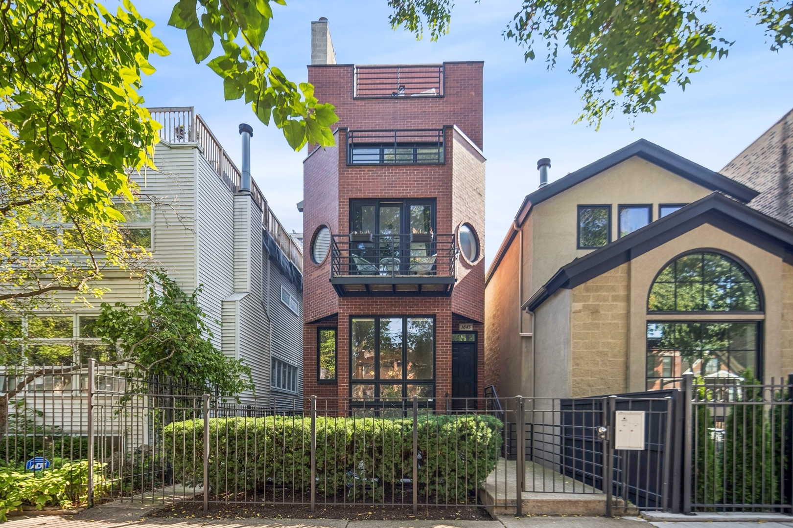 1645 N WINCHESTER Avenue Unit: 1