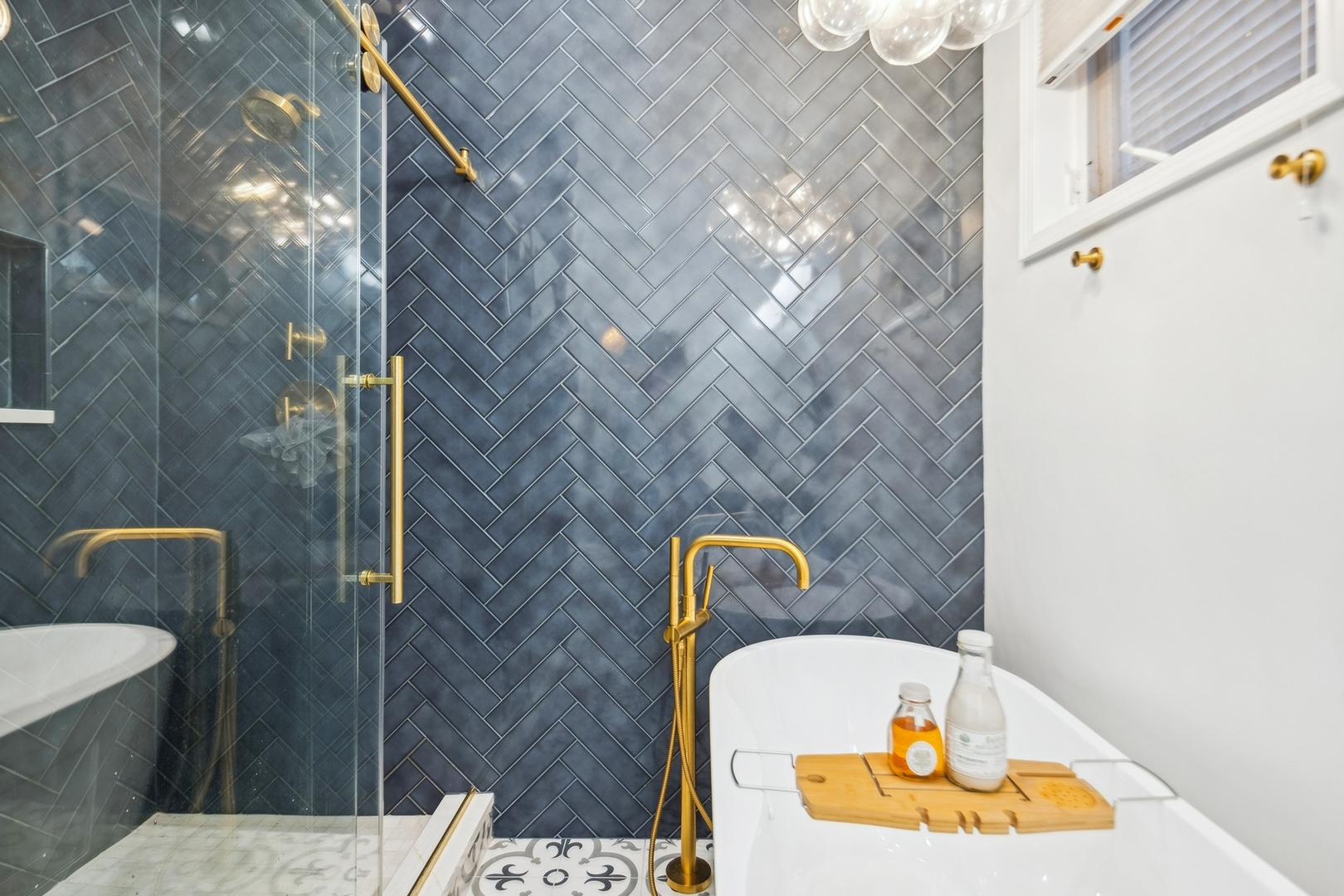 1645 N WINCHESTER Avenue Unit: 1