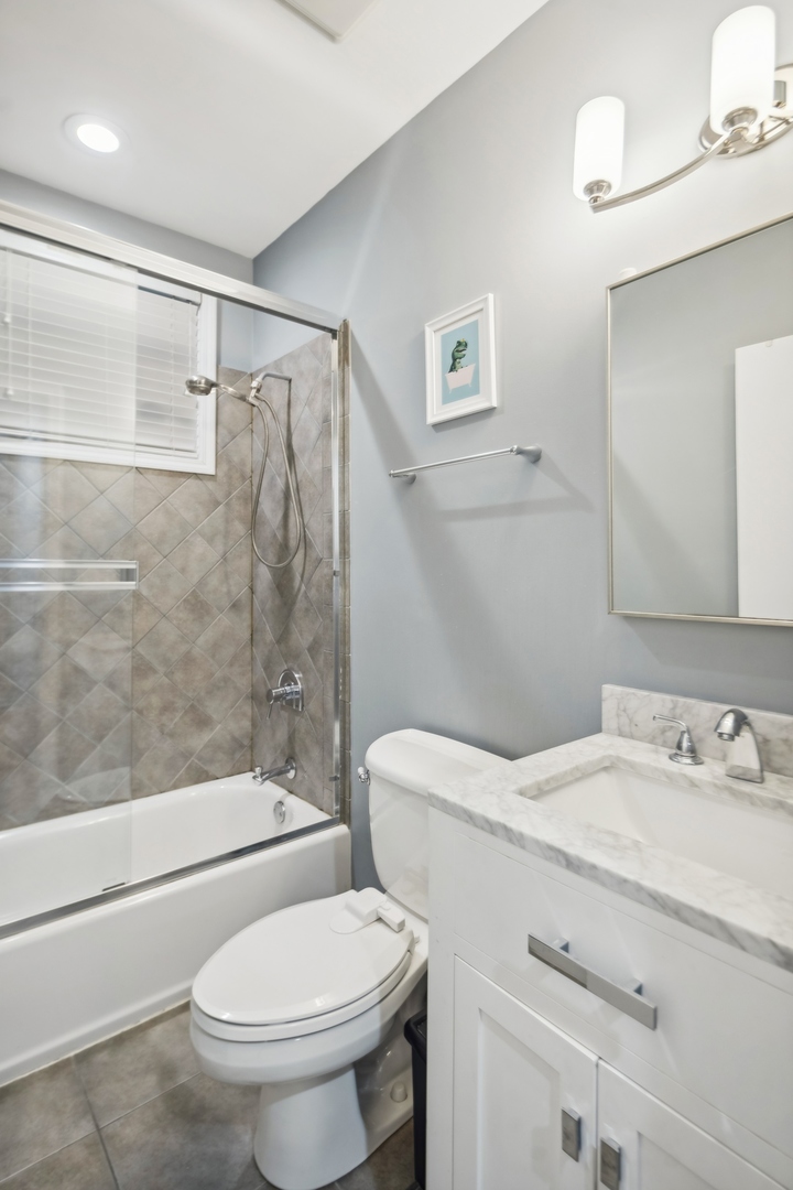 1645 N WINCHESTER Avenue Unit: 1