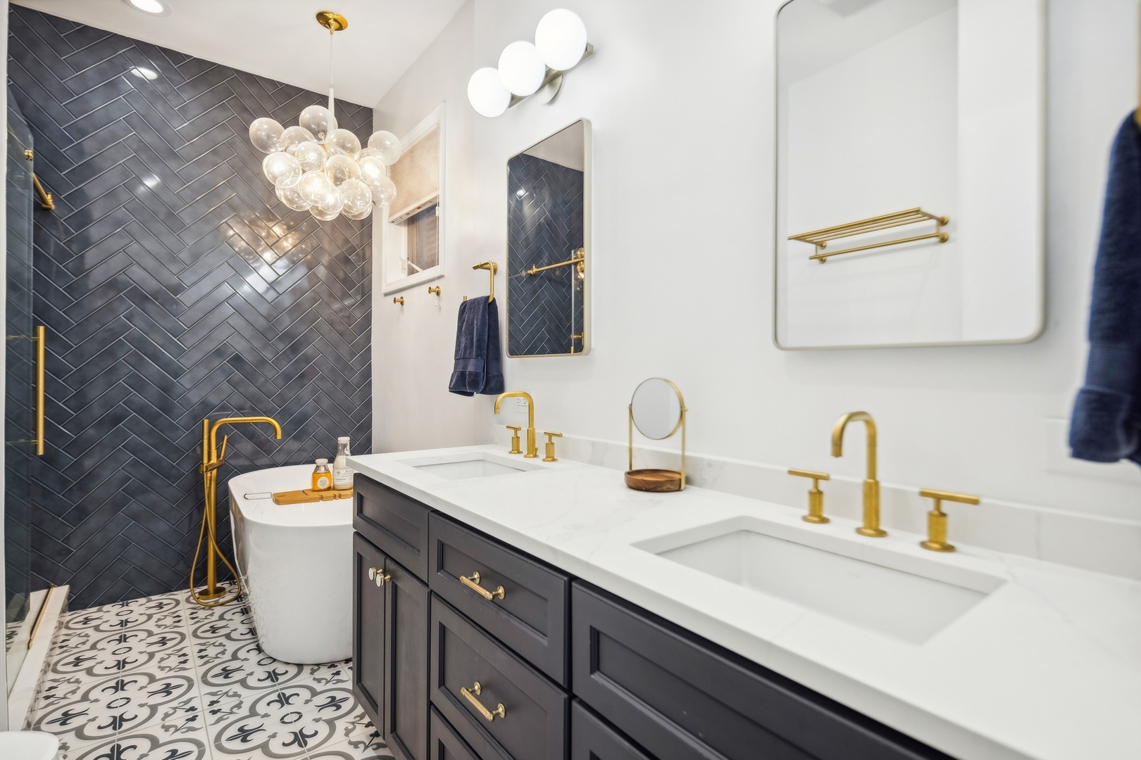 1645 N WINCHESTER Avenue Unit: 1