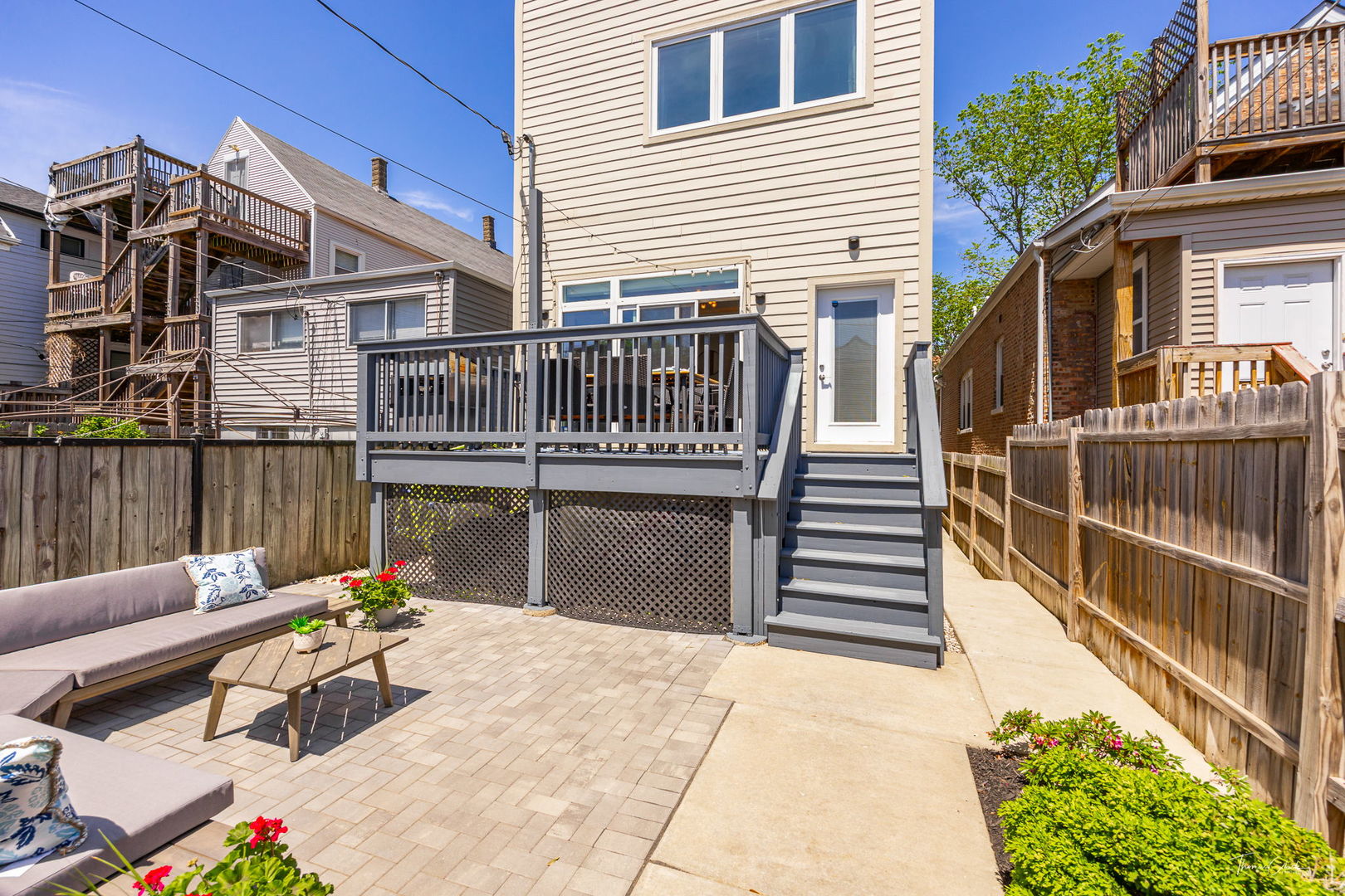 2629 W Homer Street