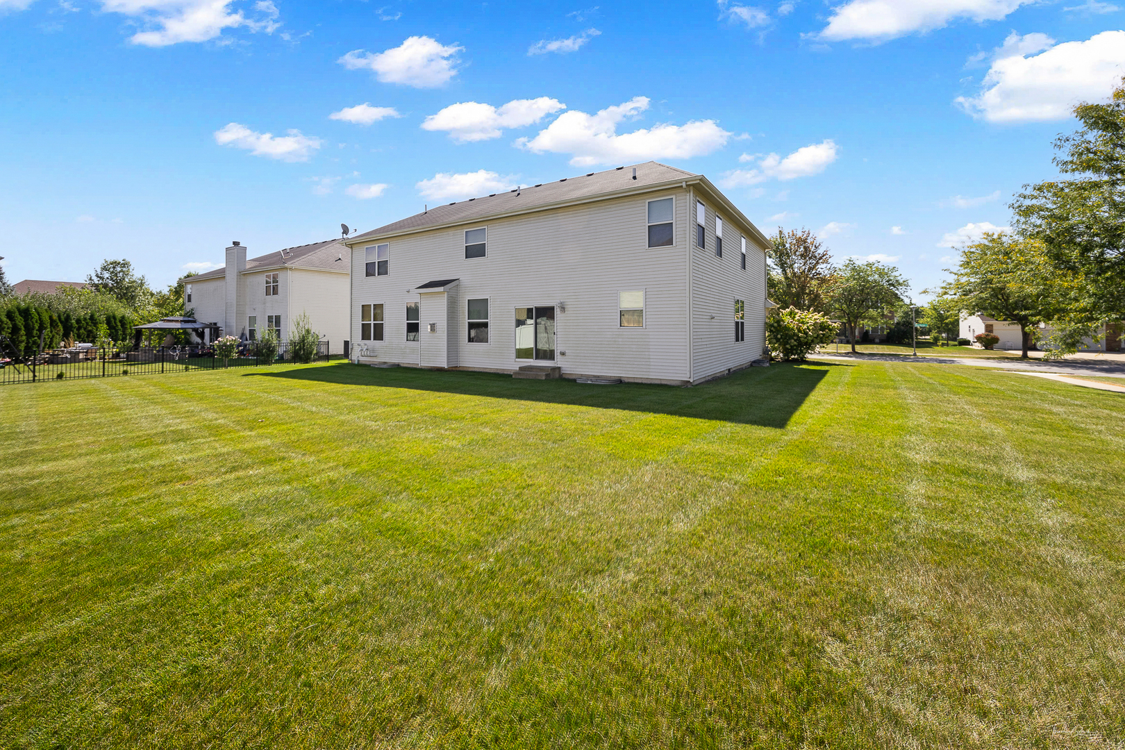 1916 BLUE HERON Circle
