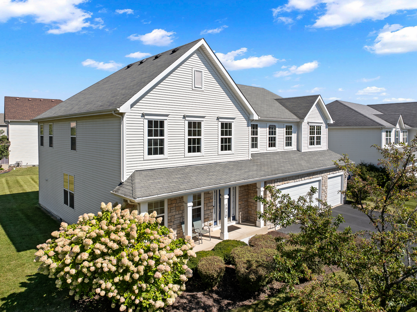 1916 BLUE HERON Circle