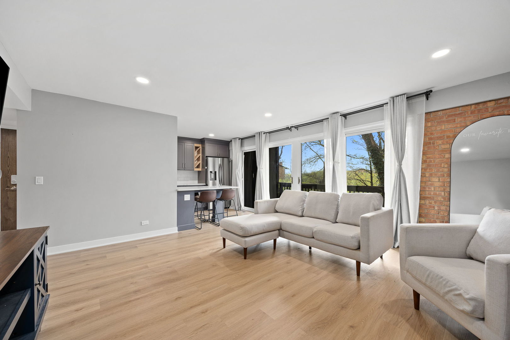 5505 Lakeside Drive Unit: 2F