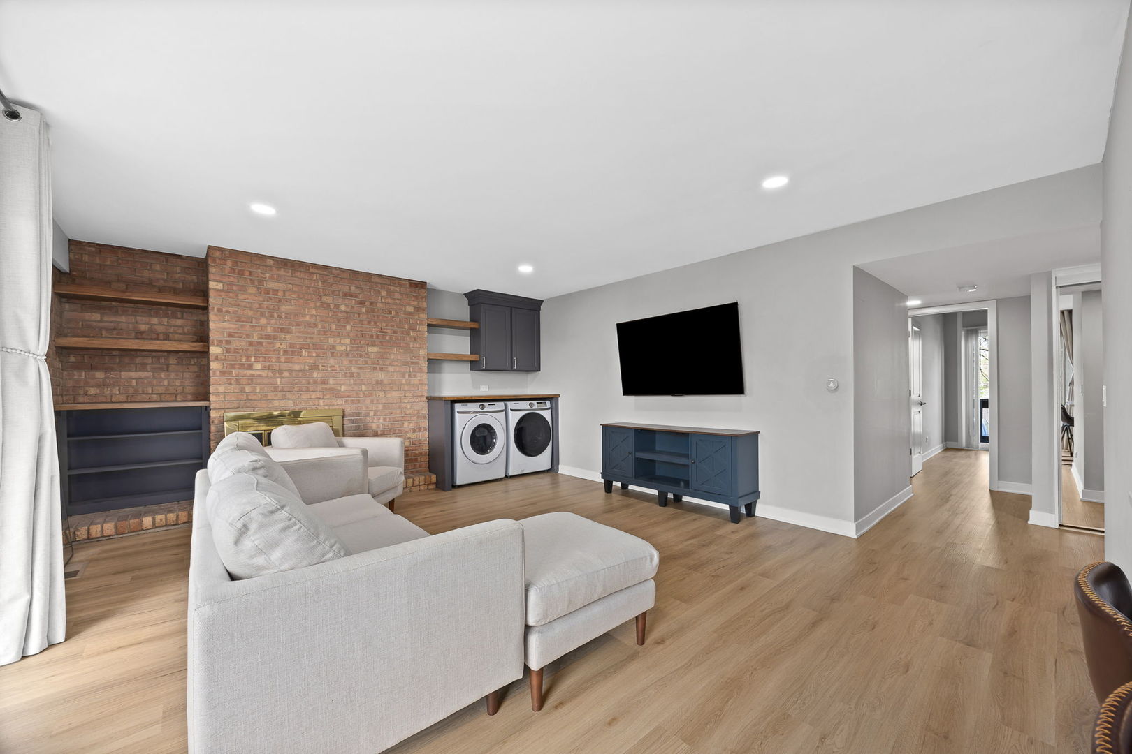 5505 Lakeside Drive Unit: 2F