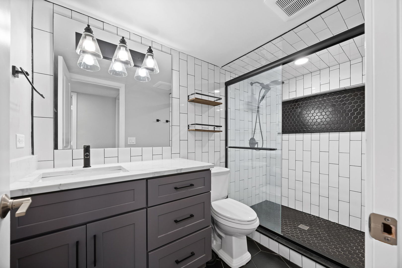 5505 Lakeside Drive Unit: 2F