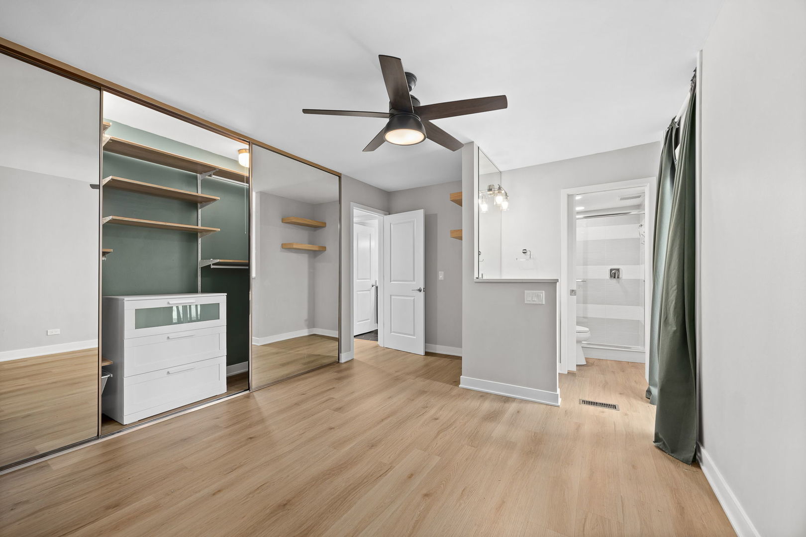 5505 Lakeside Drive Unit: 2F
