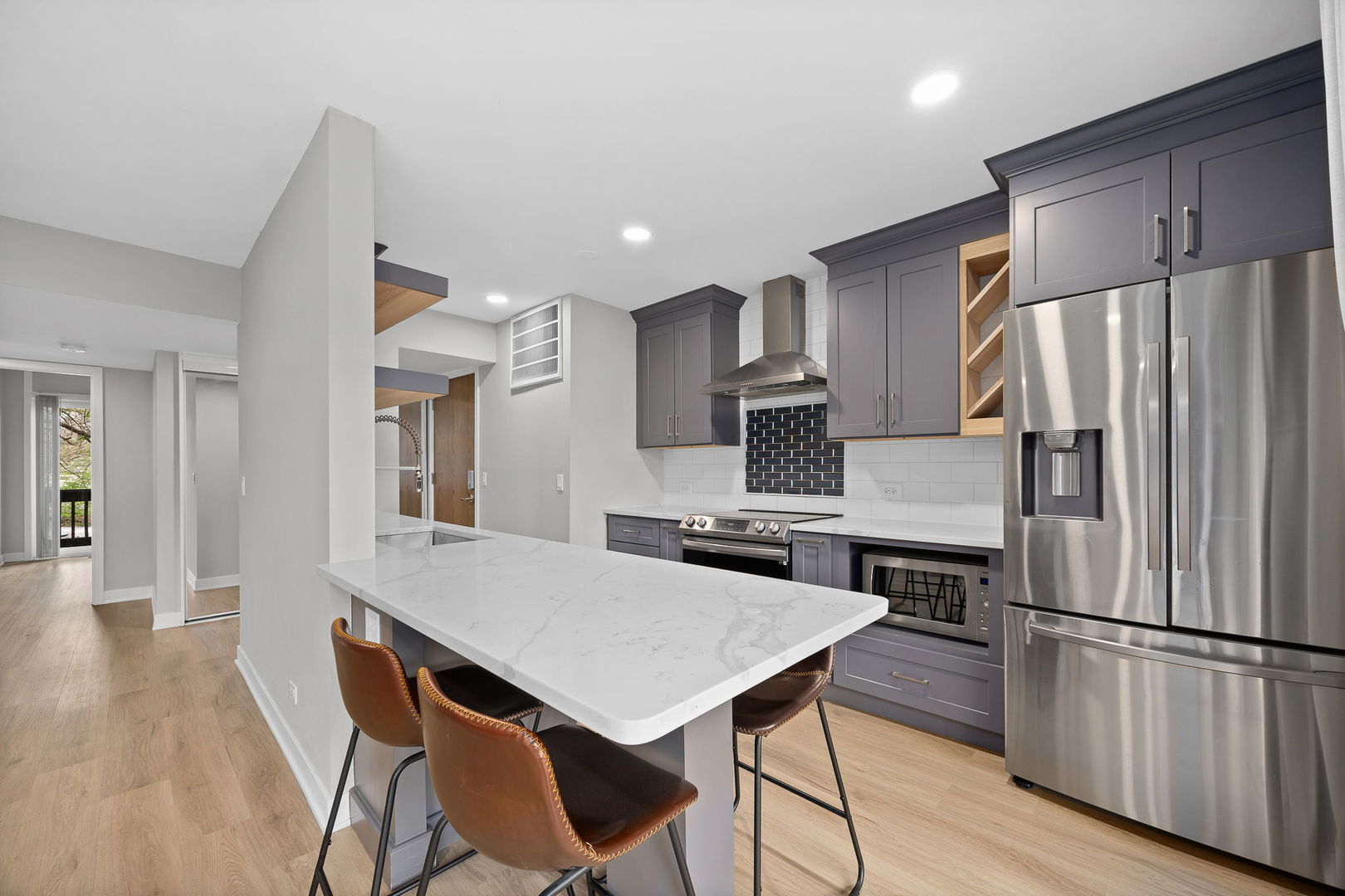 5505 Lakeside Drive Unit: 2F