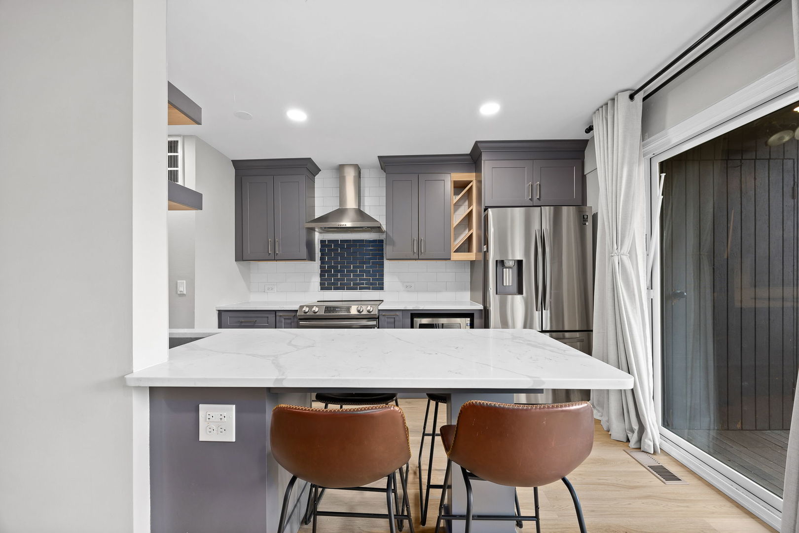 5505 Lakeside Drive Unit: 2F