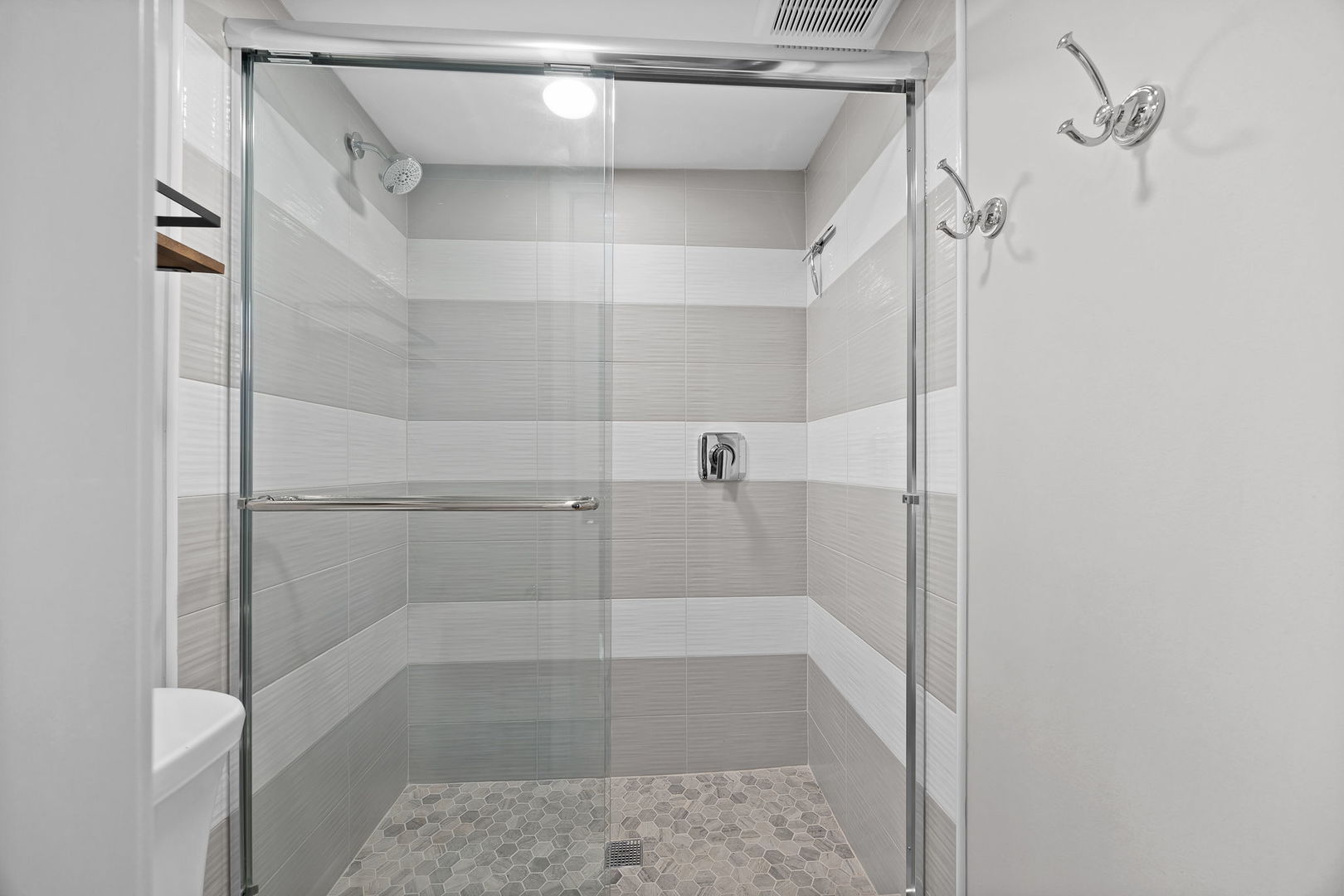 5505 Lakeside Drive Unit: 2F