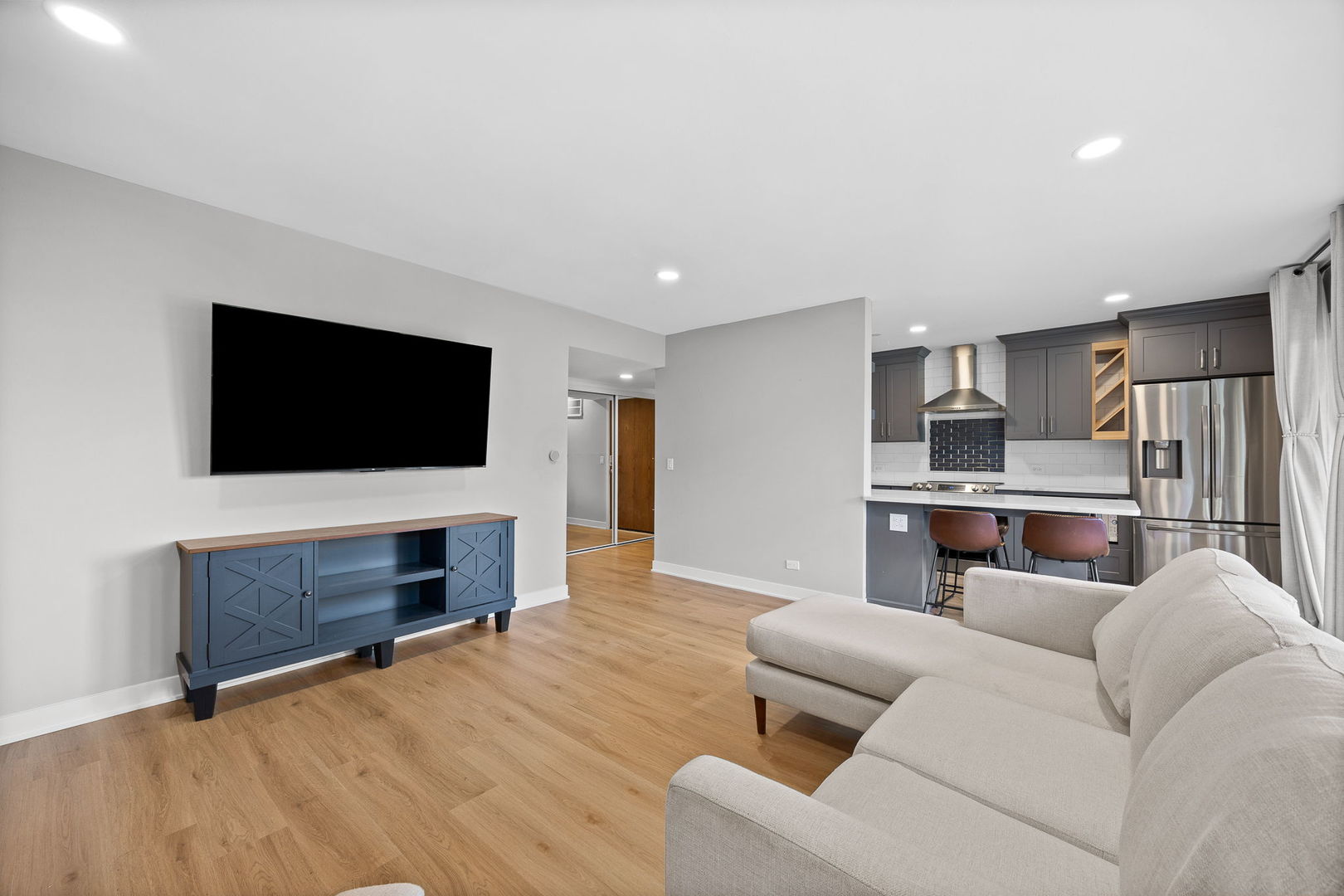 5505 Lakeside Drive Unit: 2F