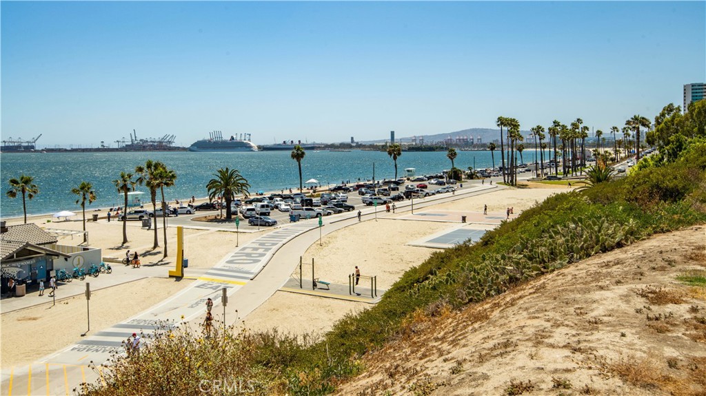615 E Broadway 204