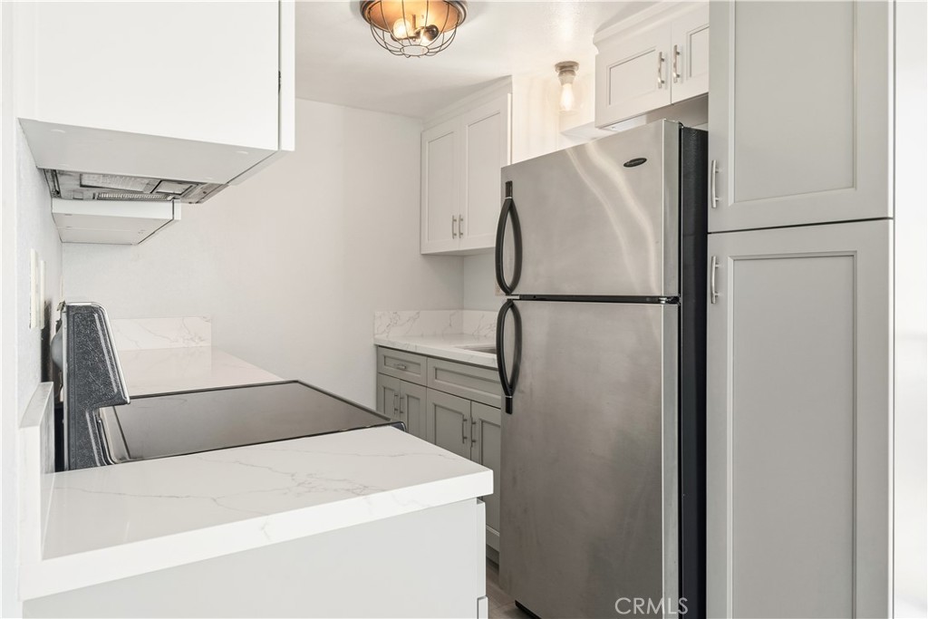615 E Broadway 204