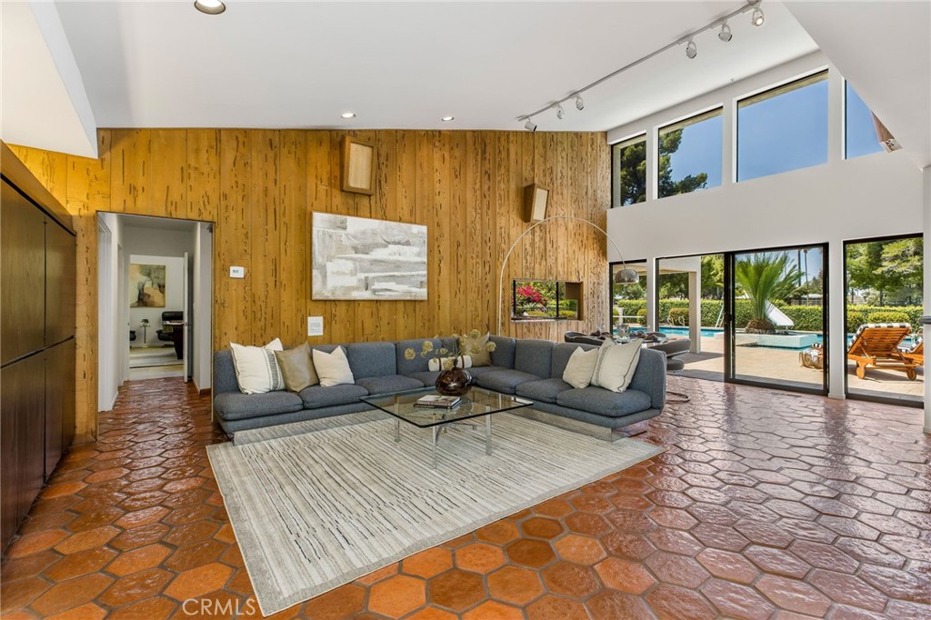 3721 Manor Drive