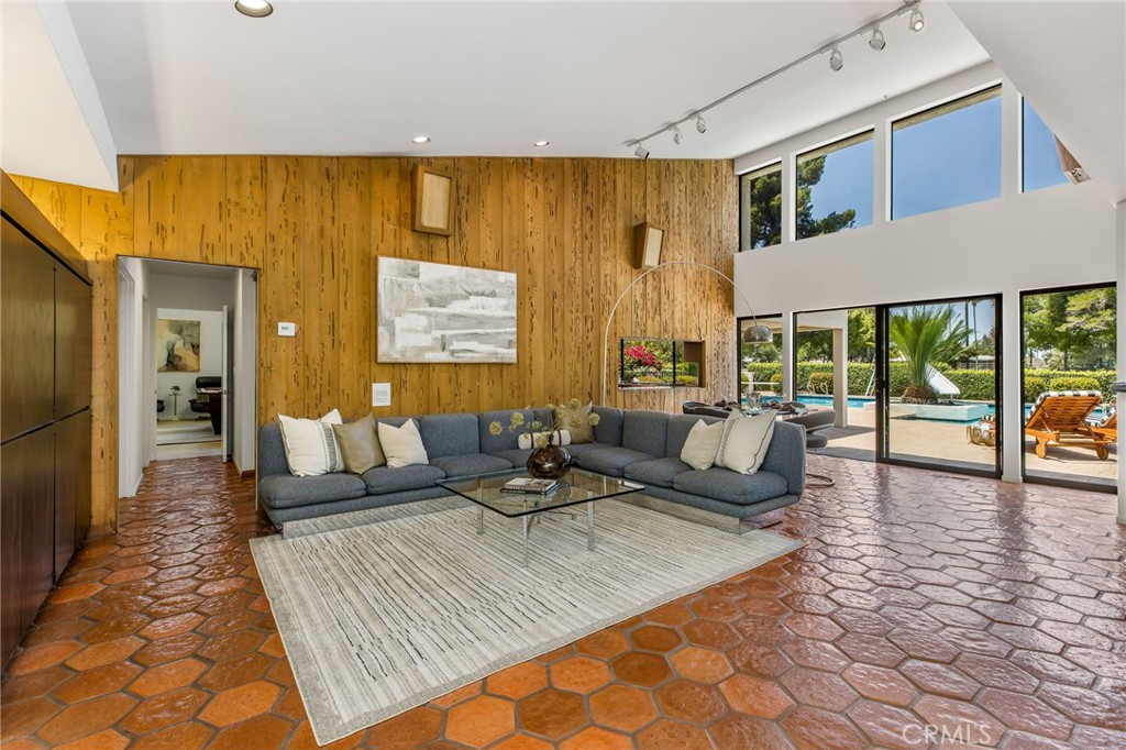 3721 Manor Drive
