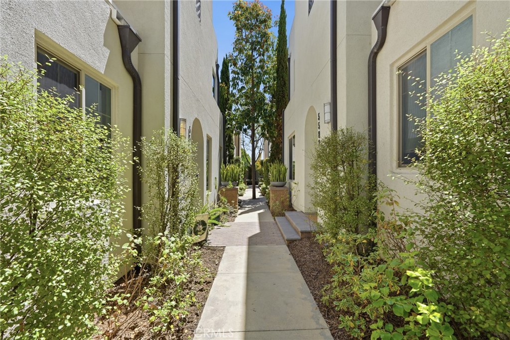 5573 Palm Drive