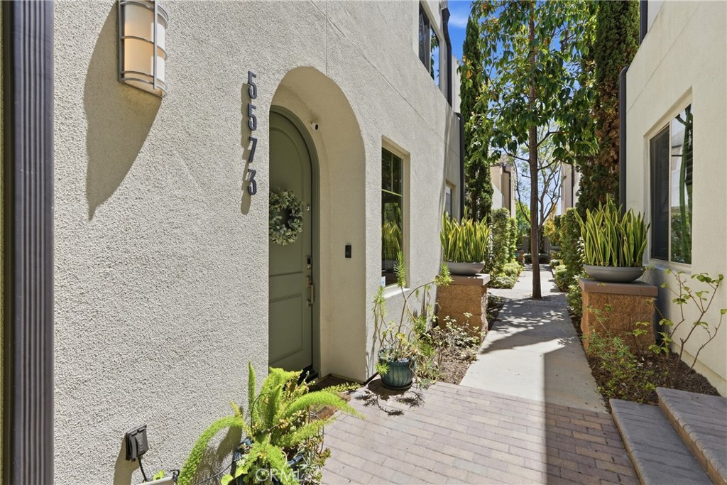 5573 Palm Drive