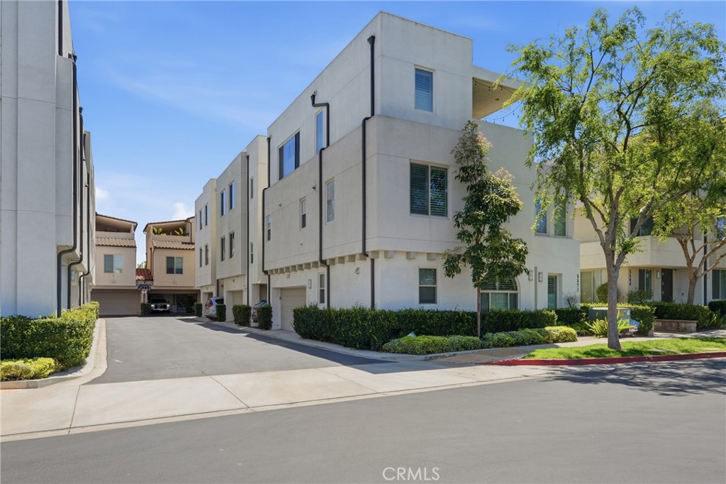 5573 Palm Drive