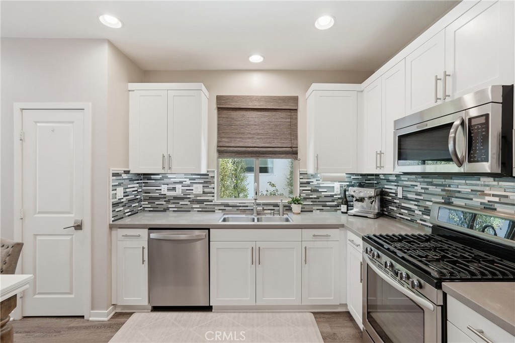 5573 Palm Drive