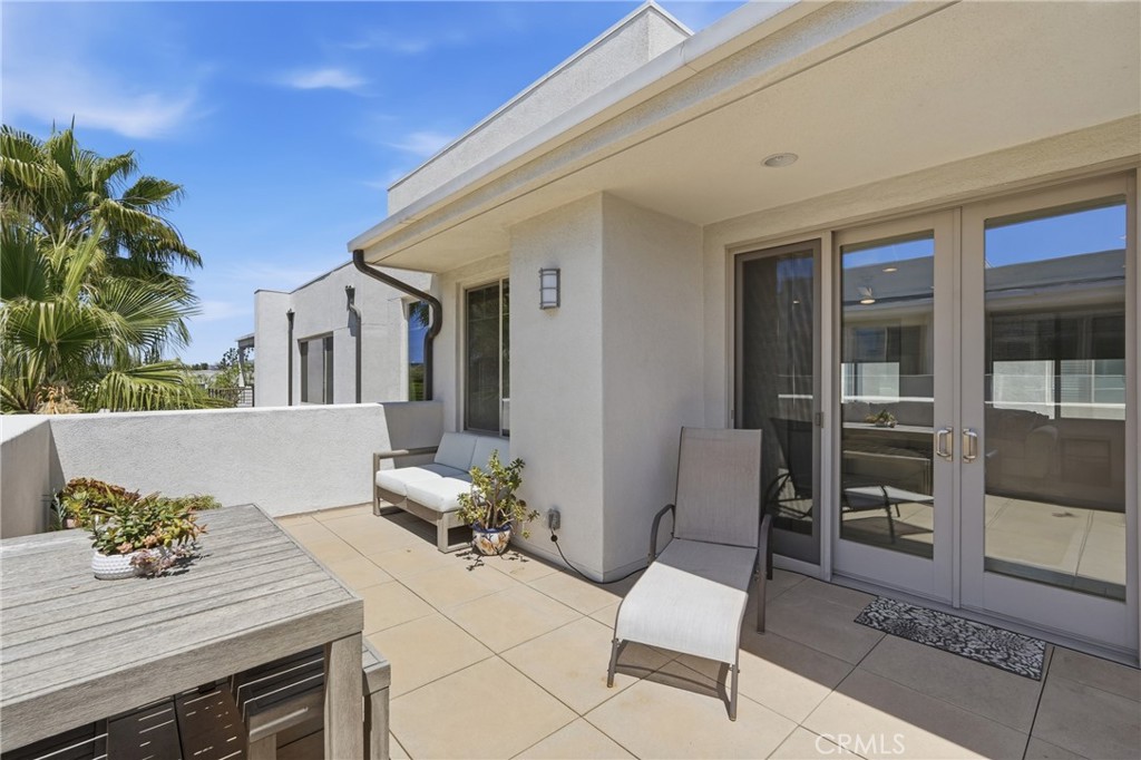 5573 Palm Drive