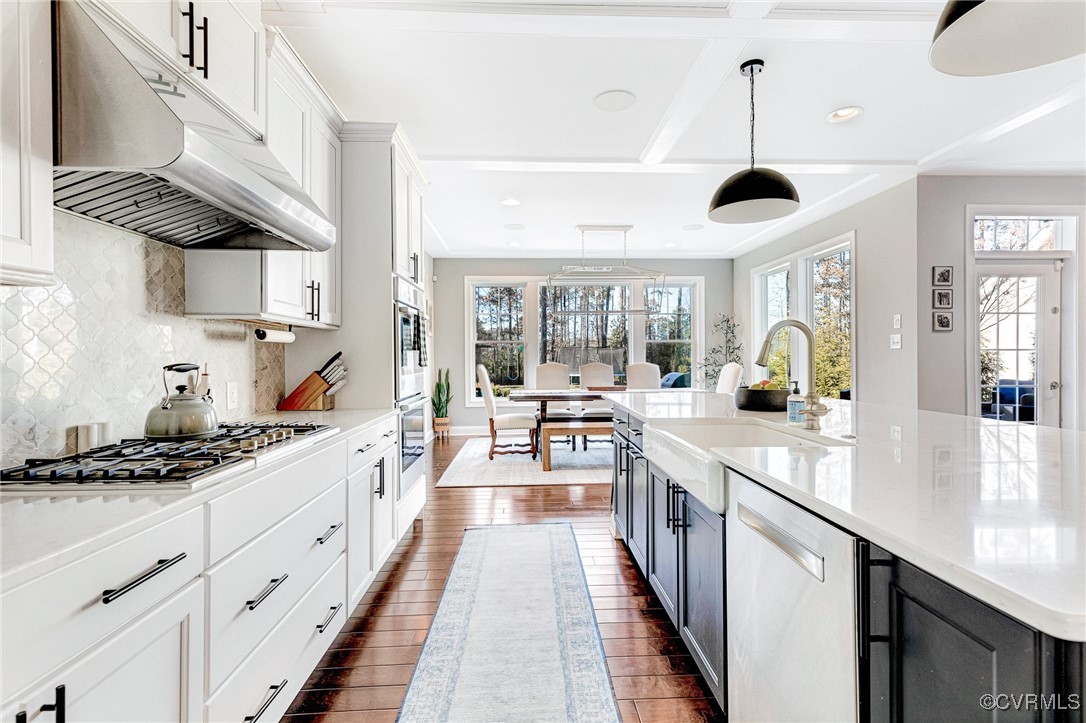 7012 Silverthread Dr