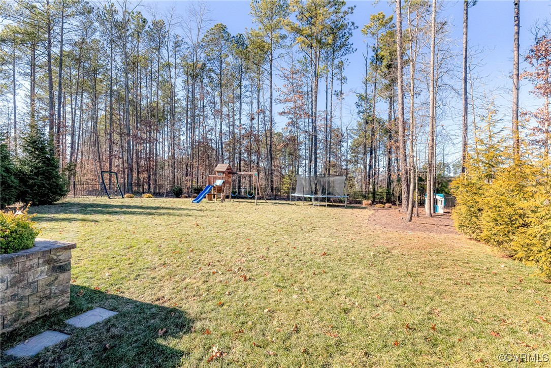 7012 Silverthread Dr