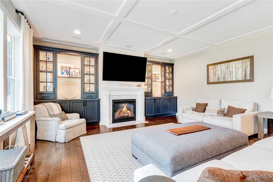 7012 Silverthread Dr