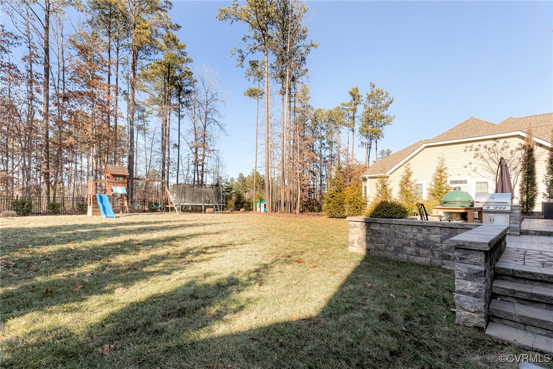 7012 Silverthread Dr