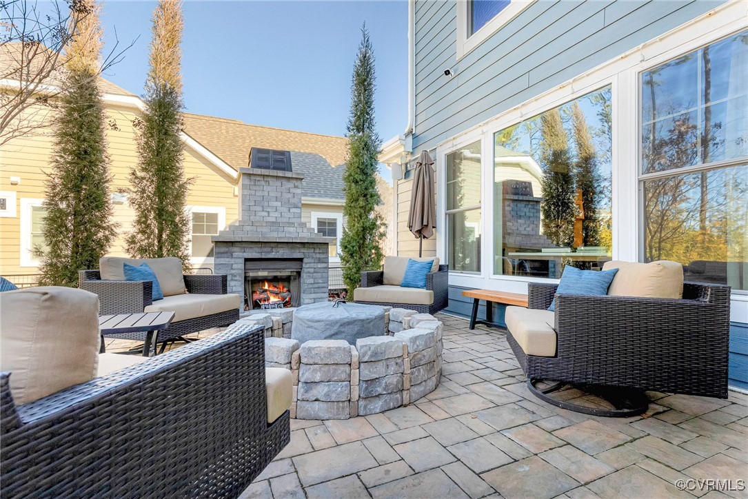 7012 Silverthread Dr