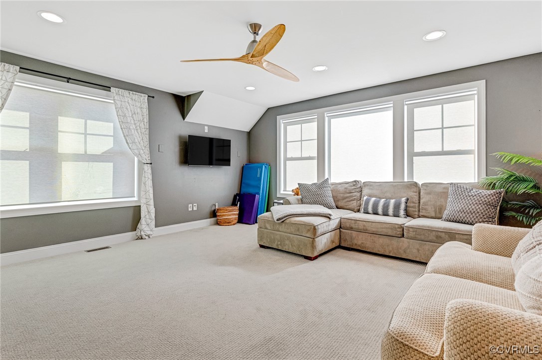 7012 Silverthread Dr