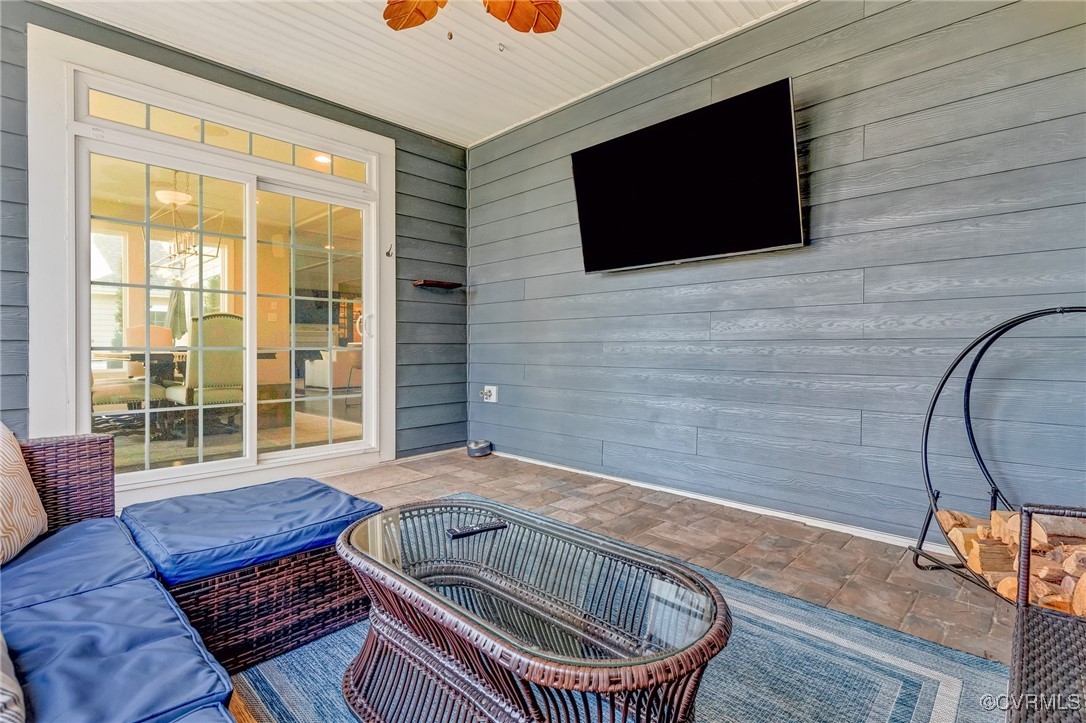 7012 Silverthread Dr