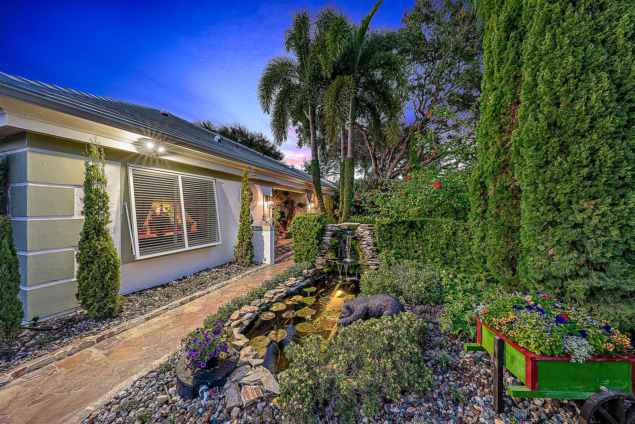 3902 Captains Way