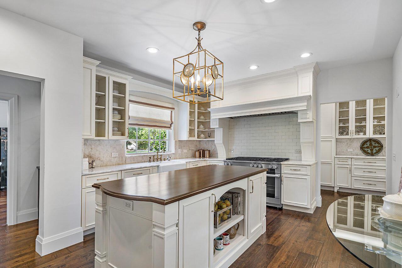 440 Glenbrook Drive