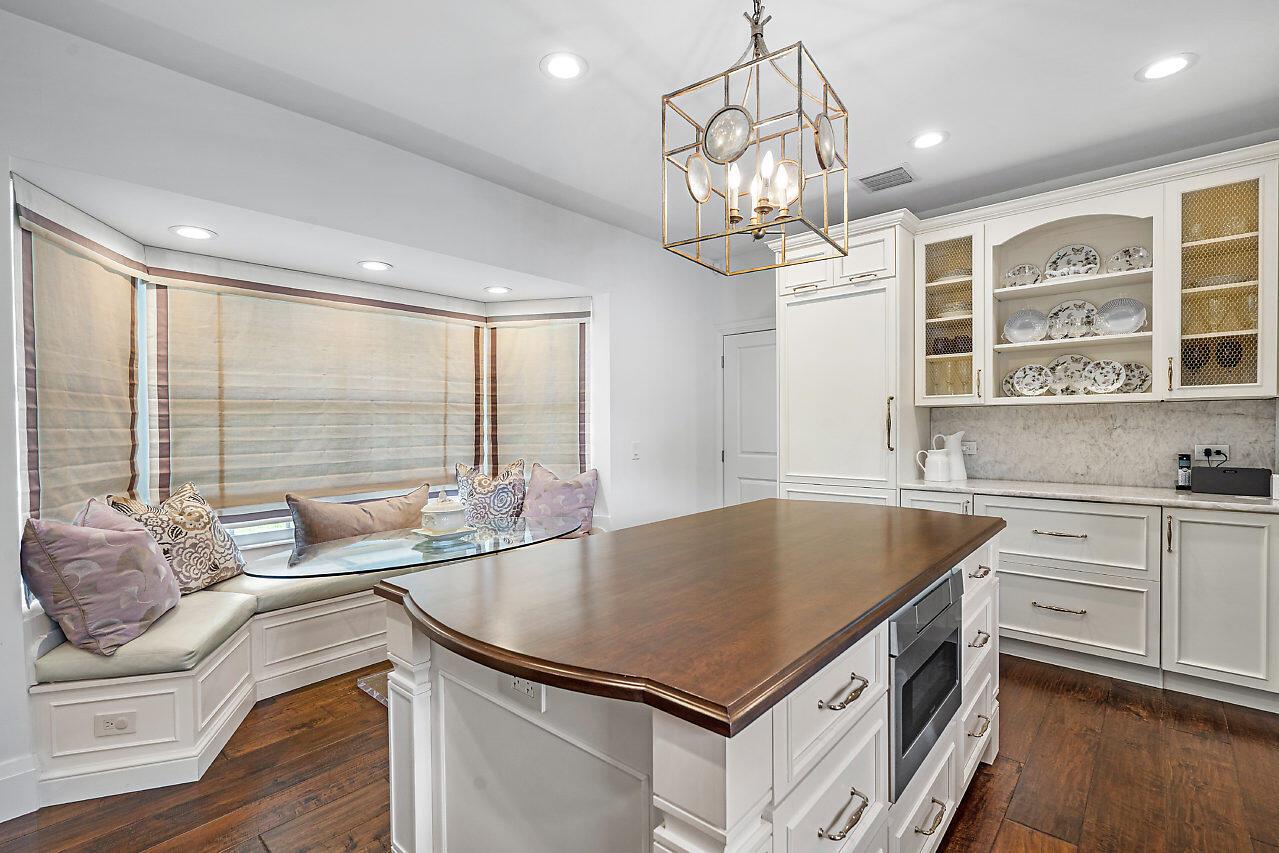 440 Glenbrook Drive