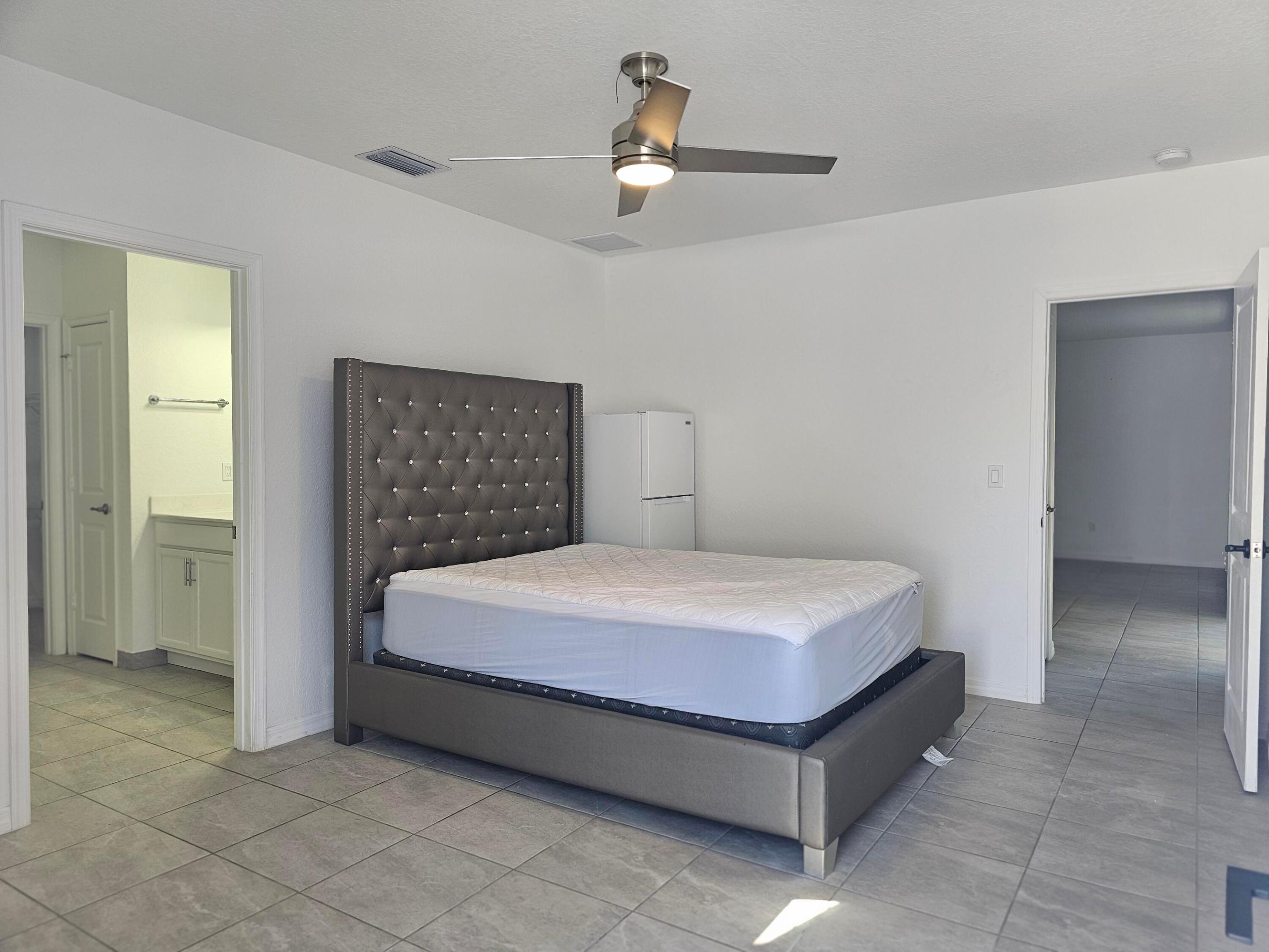 2574 SW Cameo Boulevard, Port St. Lucie