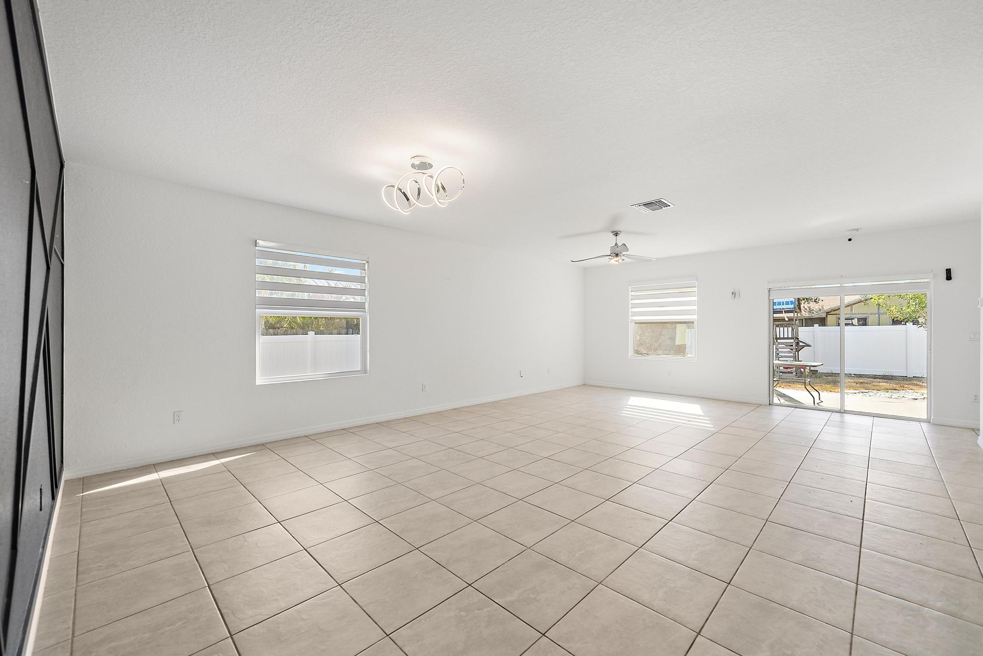 2574 SW Cameo Boulevard, Port St. Lucie