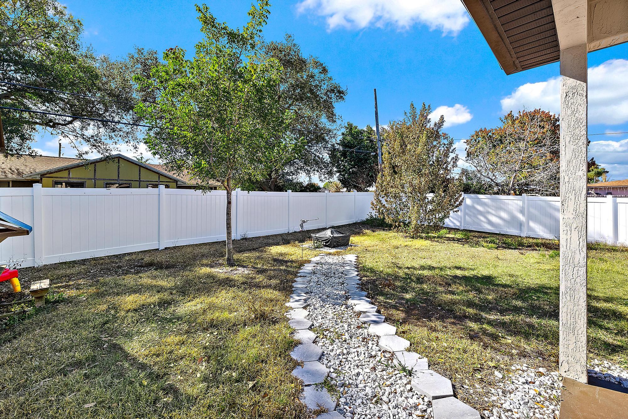 2574 SW Cameo Boulevard, Port St. Lucie