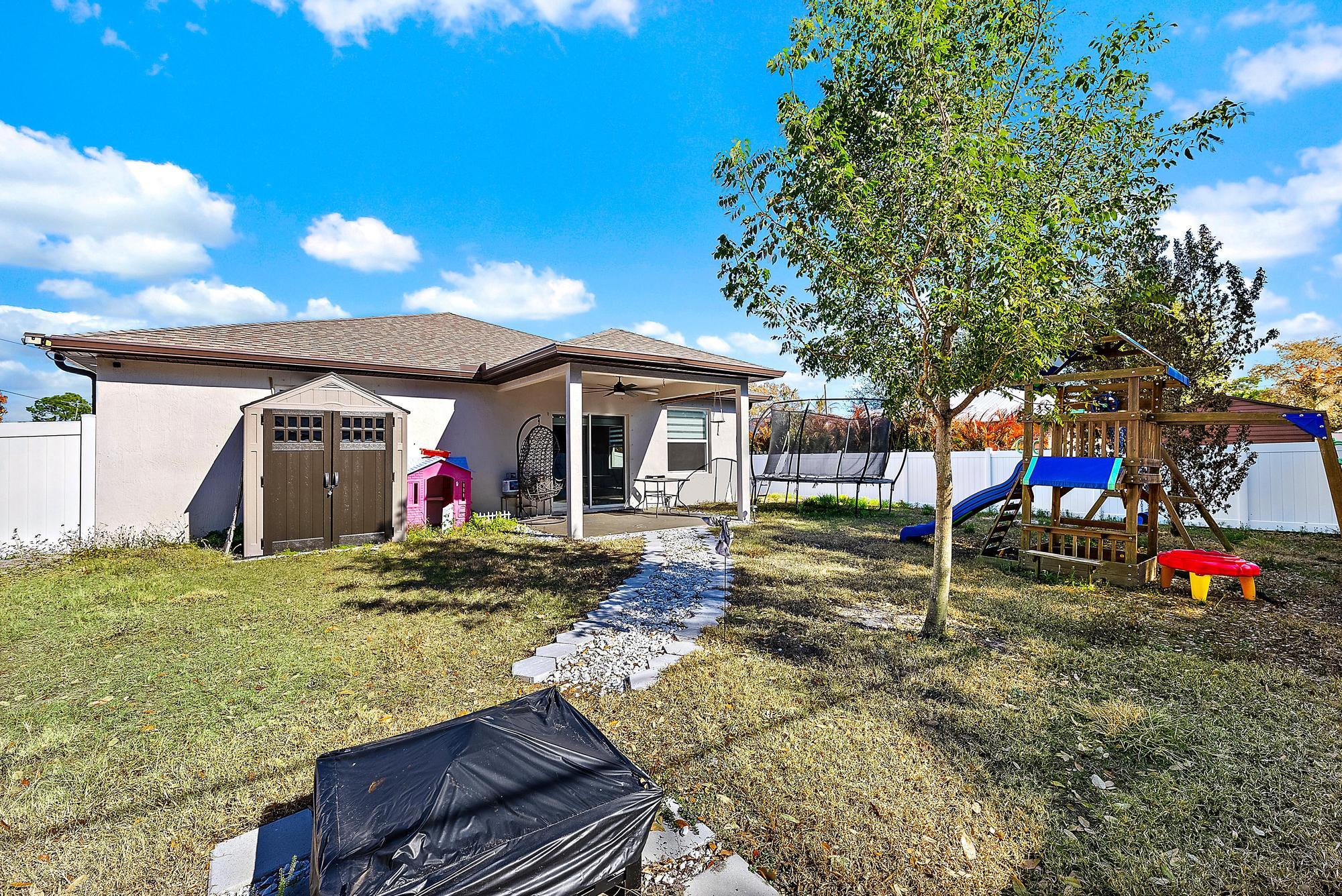 2574 SW Cameo Boulevard, Port St. Lucie