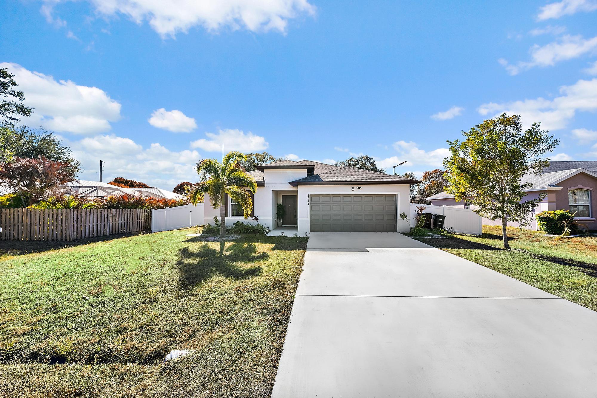 2574 SW Cameo Boulevard, Port St. Lucie